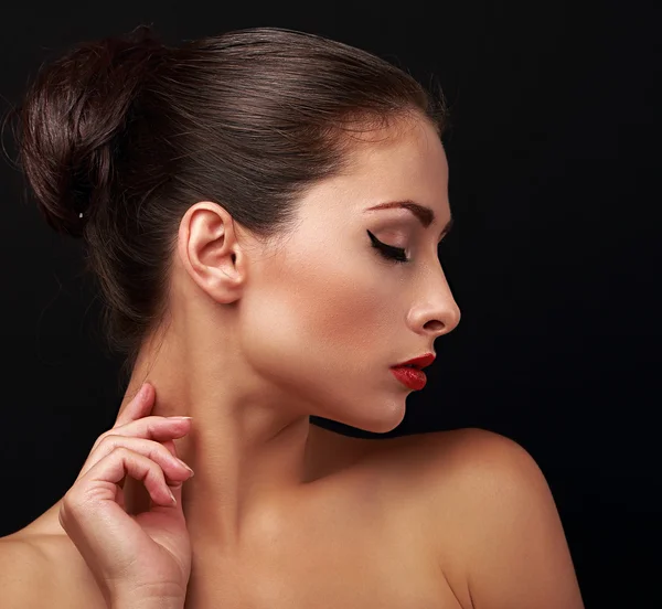 Piękny makijaż kobieta profil z elegancką fryzurę — Zdjęcie stockowe