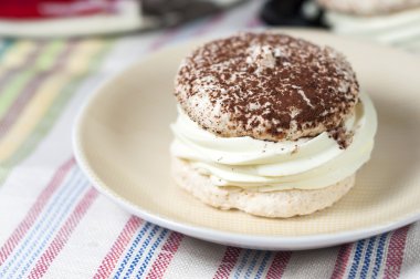 Ev yapımı meringues kakao krema ile