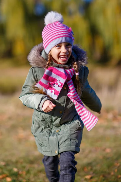 Little girl  run in park. — Stock Photo, Image