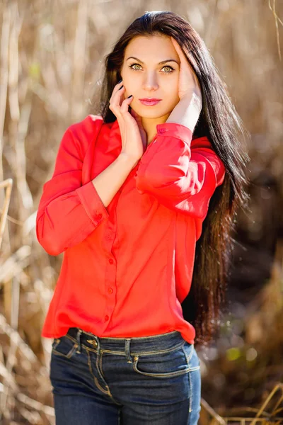 Young gitrl in park — Stock Photo, Image