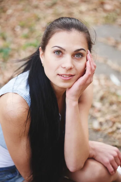 Beautiful young woman. — Stock Photo, Image