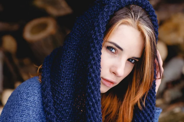 Foto van mooie vrouwen in winter park. — Stockfoto