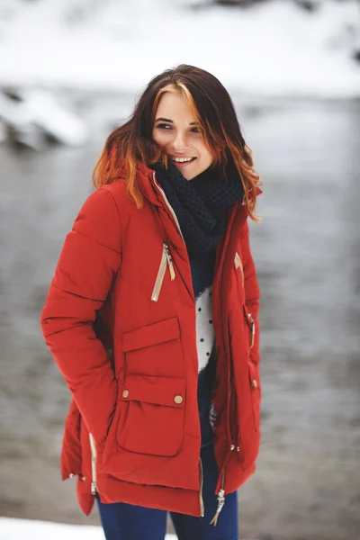 Cheerful, beautiful girl in the park — Stock Photo, Image