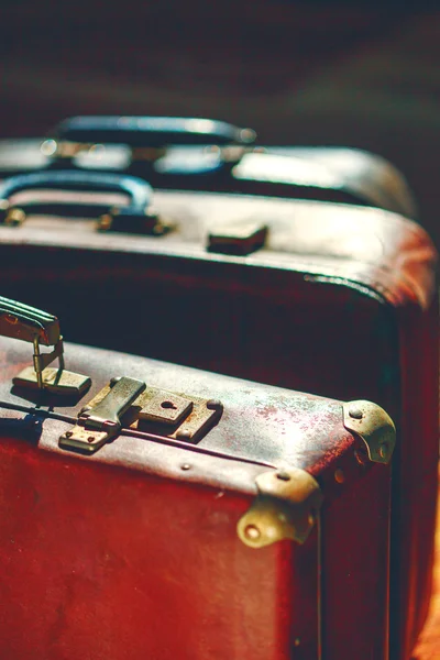 Антикварные чехлы, винтажные чемоданы — стоковое фото