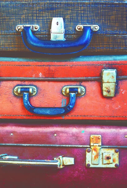 Антикварные чехлы, винтажные чемоданы — стоковое фото