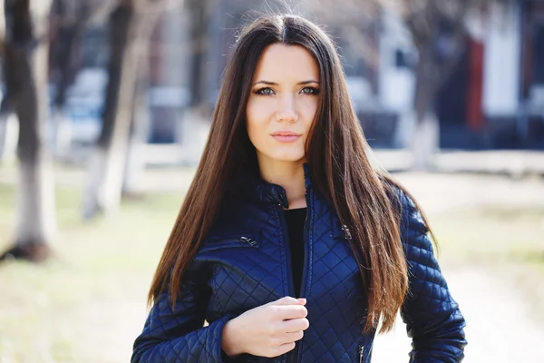 Porträt einer schönen erwachsenen sinnlichen Frau . — Stockfoto