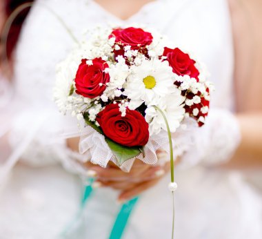 Güzel düğün buketi Gelinin ellerinde