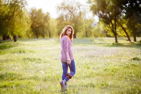 A beautiful girl with camera on nature. — Zdjęcie stockowe