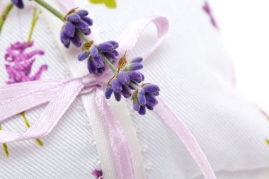 Lavanta çiçeği aromatik bir yastık üzerinde