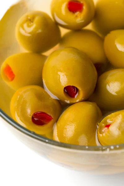 Olive verdi farcite con paprika rossa — Foto Stock