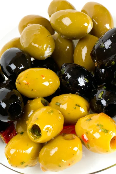 Ассортимент маринованных оливок — стоковое фото