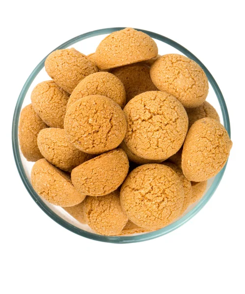 Tradiční italské mandlové sušenky - amaretti, izolované na bílém — Stock fotografie