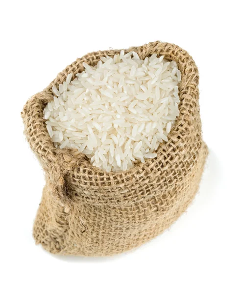 Rýže v pytlovina pytel izolované na bílém — Stock fotografie
