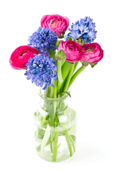 Jarní kytice ve skleněné váze — Stock fotografie
