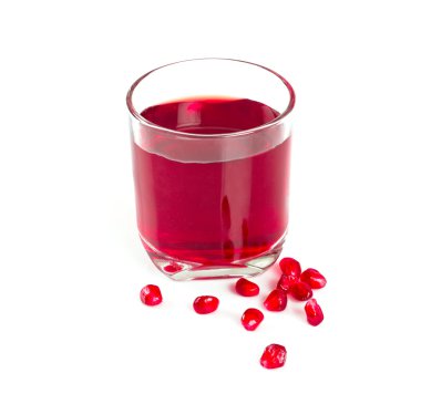 Nar suyu üzerinde beyaz izole