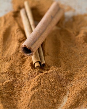 Tarçın tahta yüzeyi