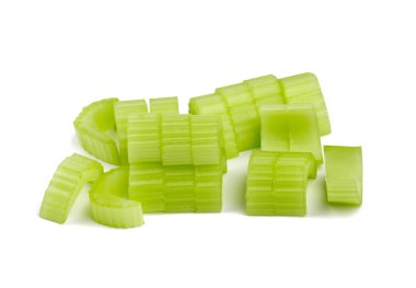 Beyaz arkaplanda izole edilmiş taze kereviz