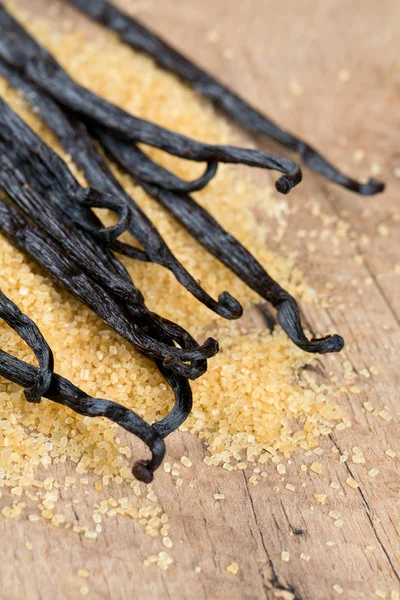 Vanilkové lusky a hnědého třtinového cukru — Stock fotografie