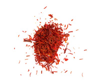 Beyaz arka plan üzerinde izole safran yığını