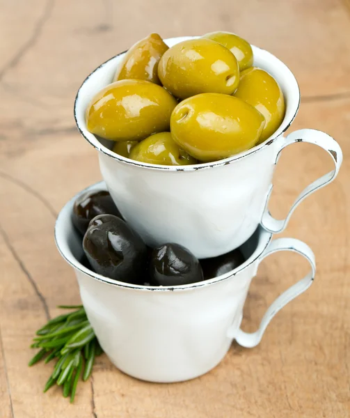 Green and black olives — Stock Photo, Image