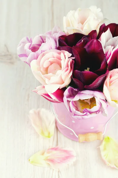 Bouquet of tulips on wooden surface — Stock Photo, Image