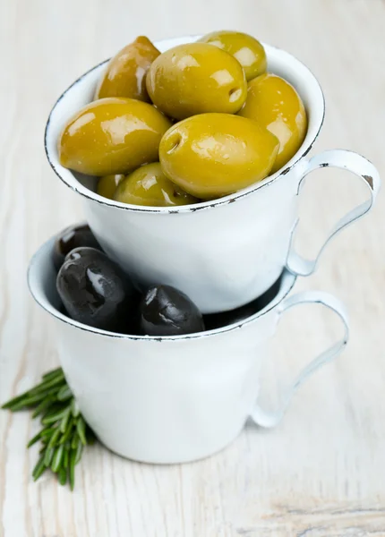 Green and black olives — Stock Photo, Image