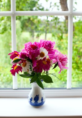 pencere pervazına üzerinde yaz buket