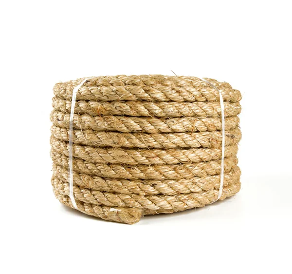 Rouleau de corde de jute isolé sur fond blanc — Photo