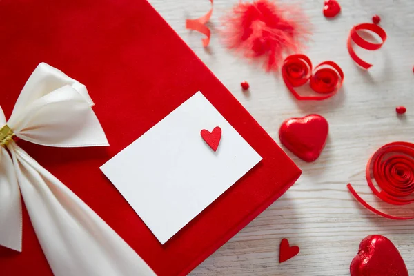 Valentijnsdag Decoraties Wit Houten Oppervlak — Stockfoto