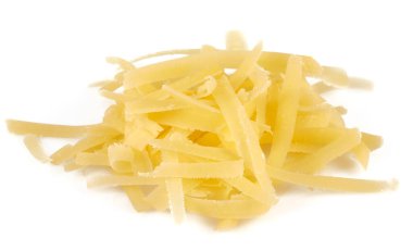 beyaz arkaplanda izole edilmiş sert peynir