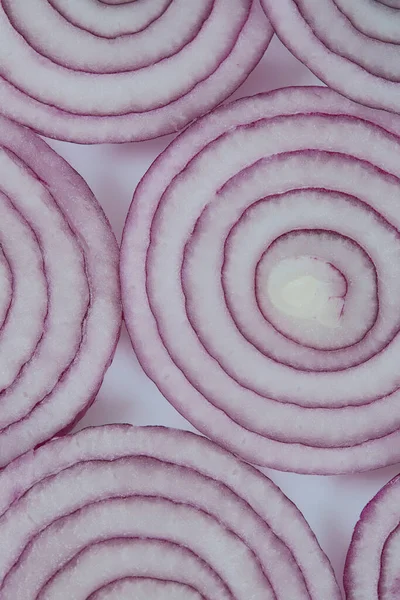 Rodajas Cebolla Roja Aisladas Sobre Fondo Blanco — Foto de Stock