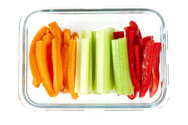 玻璃器皿中的胡萝卜 芹菜和木瓜 独立于白色背景 — 图库照片