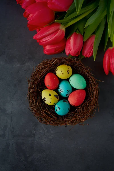 Tulipani Rosa Uova Pasqua Sulla Superficie Pietra — Foto Stock