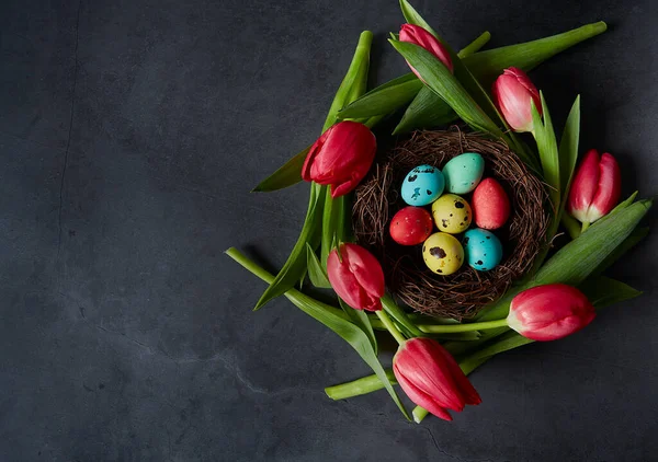 Tulipani Rosa Uova Pasqua Sulla Superficie Pietra — Foto Stock