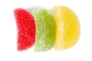 Beyaz arka planda izole edilmiş jöle şekerleri
