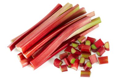 beyaz arka planda izole edilmiş rubarb sapları