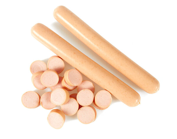 вареные колбасы изолированы на белом фоне