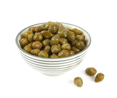 kapariler beyaz arkaplanda izole edildi