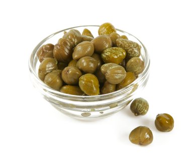 kapariler beyaz arkaplanda izole edildi