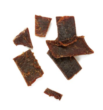 Kurutulmuş et beyaz arka planda izole edilmiş. Kurutulmuş et. 