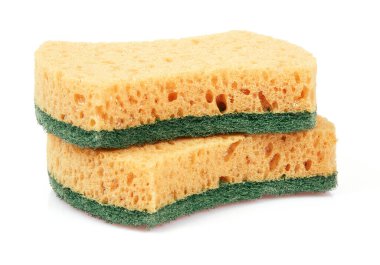 beyaz arkaplanda izole edilmiş süngerler