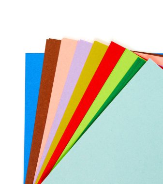 Beyaz arkaplanda renkli origami kağıdı