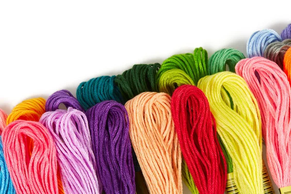 Ensemble Fils Multicolores Pour Broderie Isolés Sur Fond Blanc — Photo