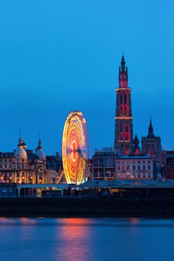 Antwerp Scheldt nehrin karşısındaki Panoraması