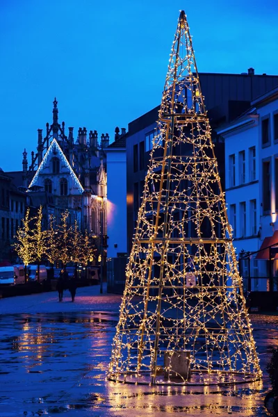 Árvore de Natal em Veemarkt em Mechelen — Fotografia de Stock