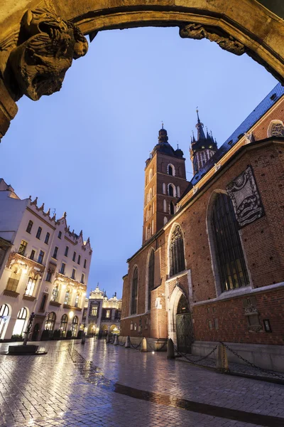 St Mary's Basilica i Krakow — Stockfoto