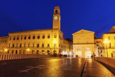 Pisani çapraz sokak