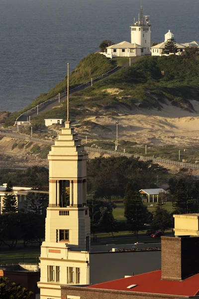 Faro principal de Nobbys y panorama de Newcastle — Foto de Stock