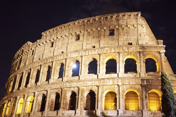 Colosseum nachts — Stockfoto