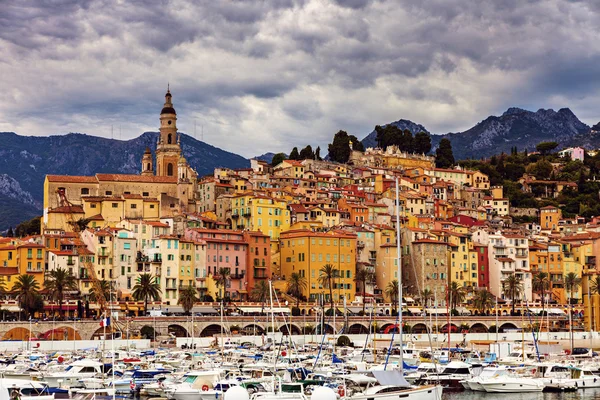 Schwere Wolken über Menton — Stockfoto